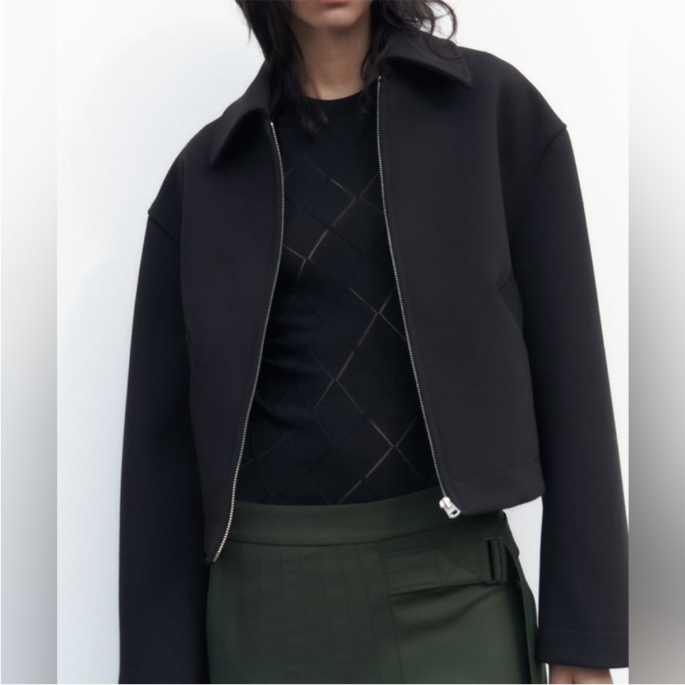 Zara women’s zippered crop black jacket